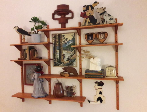 Rak Dinding Berbentuk Geometris